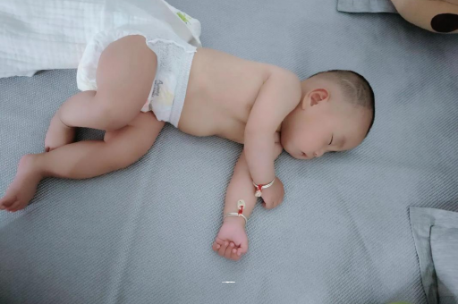 阳江几个月宝宝会抬头